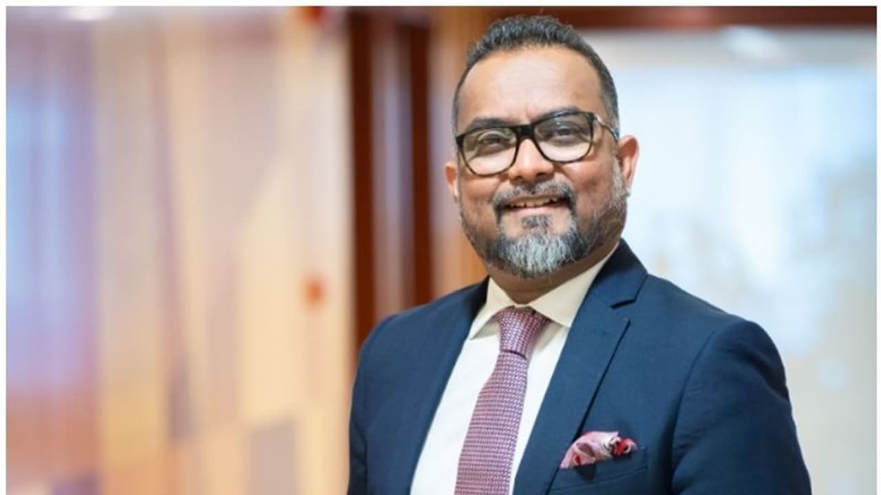 മാര്ക്കറ്റിങ് ആന്റ് കമ്മ്യൂണിക്കേഷന് രംഗത്തെ മികവിന് ഫോര്ബ്സ് പട്ടികയില് ഇടംനേടി വി നന്ദകുമാര് മാര്ക്കറ്റിങ് ആന്റ് കമ്മ്യൂണിക്കേഷന് രംഗത്തെ മികവിന് ഫോര്ബ്സ് പട്ടികയില് ഇടംനേടി വി നന്ദകുമാര്