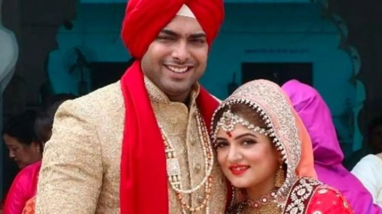 সংসার ভাঙার মাঝেই এ কী করে বসলেন শ্রাবন্তী, নিন্দুকদের ভয়ে কি এই সিদ্ধান্ত নিলেন সংসার ভাঙার মাঝেই এ কী করে বসলেন শ্রাবন্তী, নিন্দুকদের ভয়ে কি এই সিদ্ধান্ত নিলেন