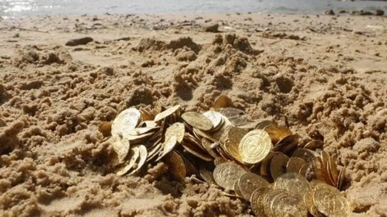 రాజేంద్రనగర్ లో గుప్తనిధుల కలకలం..పోలీసుల అదుపులో 9మంది.. (వీడియో) రాజేంద్రనగర్ లో గుప్తనిధుల కలకలం..పోలీసుల అదుపులో 9మంది.. (వీడియో)