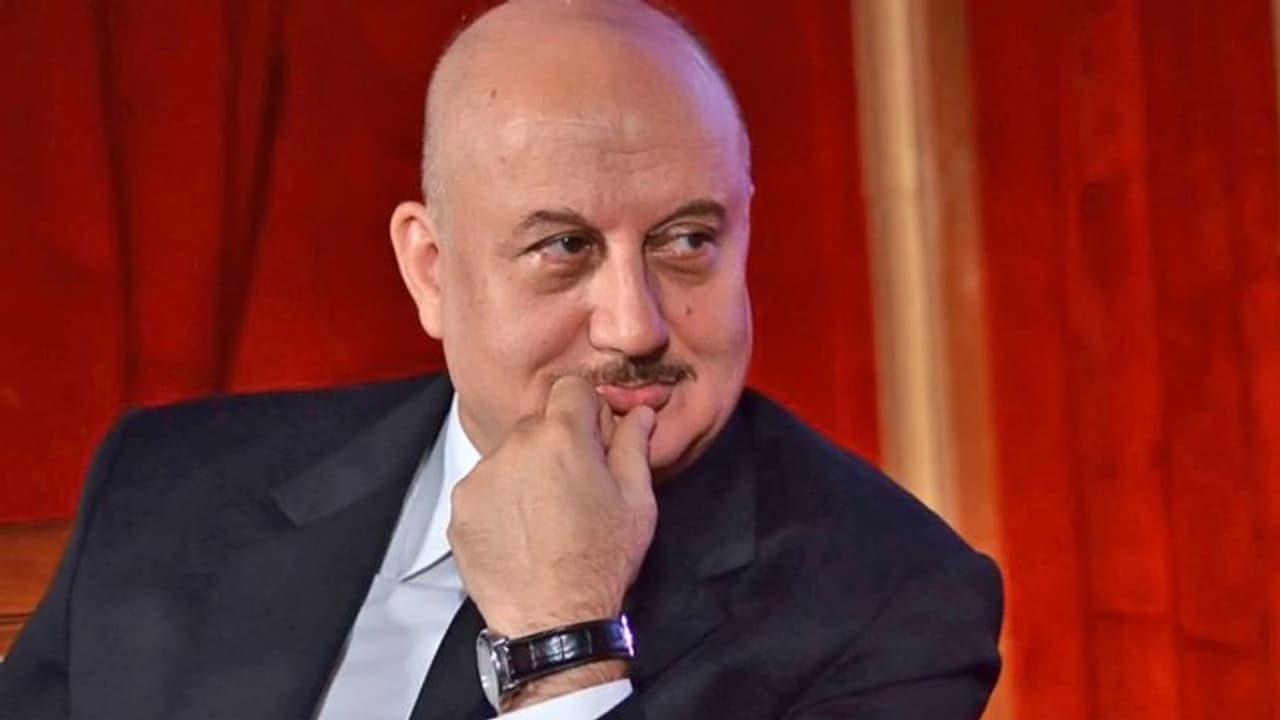 'সেলিব্রিটি বলে কোন ছাড় নয়', কোয়ারেন্টাইনের আগে অনুপমের বার্তা 'সেলিব্রিটি বলে কোন ছাড় নয়', কোয়ারেন্টাইনের আগে অনুপমের বার্তা