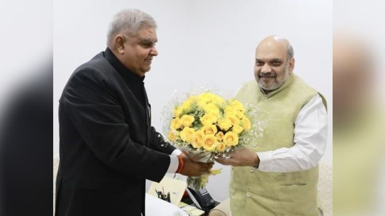 'সাত মাস ধরে যা দেখেছি, তাই জানিয়েছে', দিল্লিতে অমিত শাহের সঙ্গে বৈঠক রাজ্যপালের