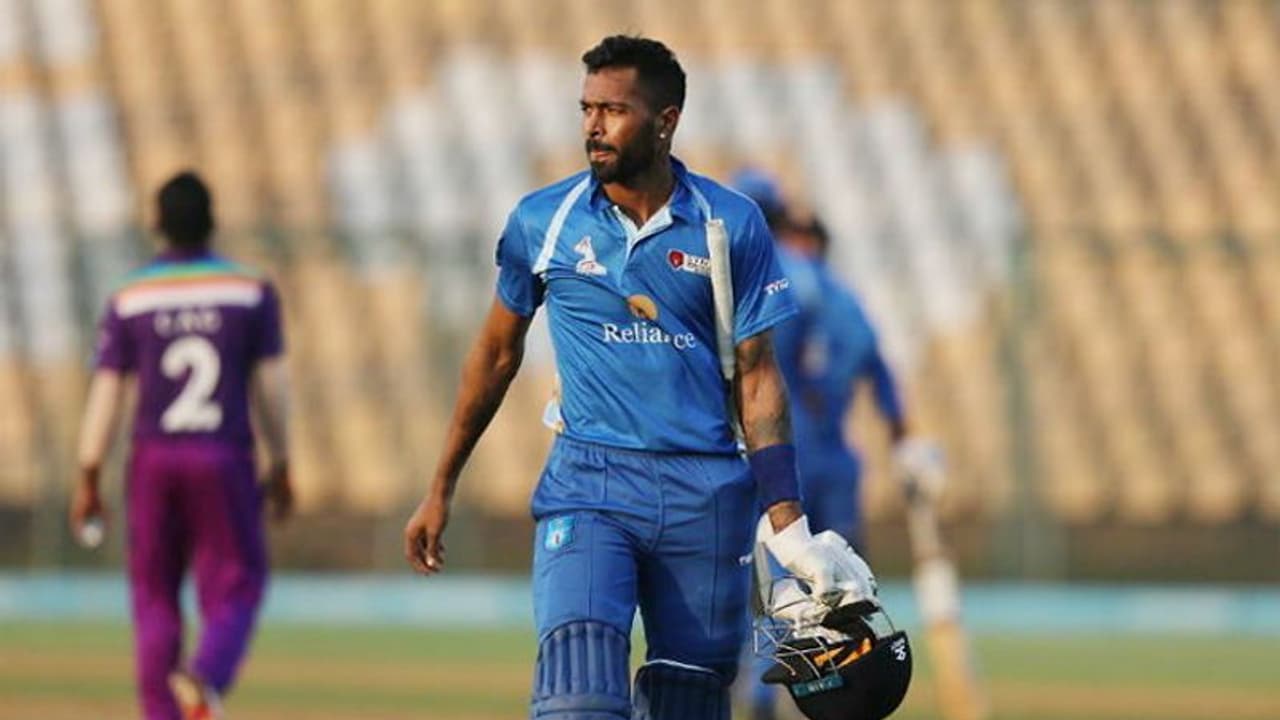 ഹര്ദ്ദിക്കിന്റെ വെടിക്കെട്ടിനുശേഷം ഗ്രൗണ്ട് കൈയേറി കാണികള് ഹര്ദ്ദിക്കിന്റെ വെടിക്കെട്ടിനുശേഷം ഗ്രൗണ്ട് കൈയേറി കാണികള്