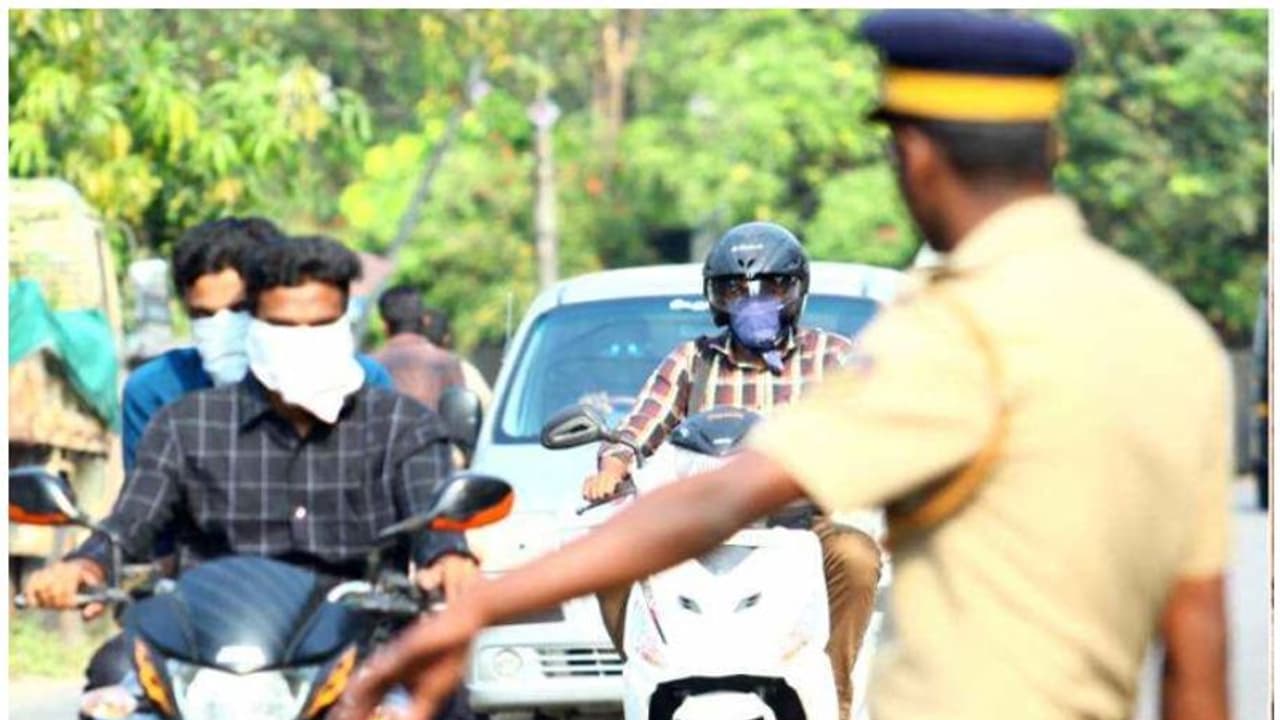 ഹെല്മെറ്റില്ല; തലസ്ഥാനത്ത് പിടിയിലായത് 1913 പേര് ഹെല്മെറ്റില്ല; തലസ്ഥാനത്ത് പിടിയിലായത് 1913 പേര്