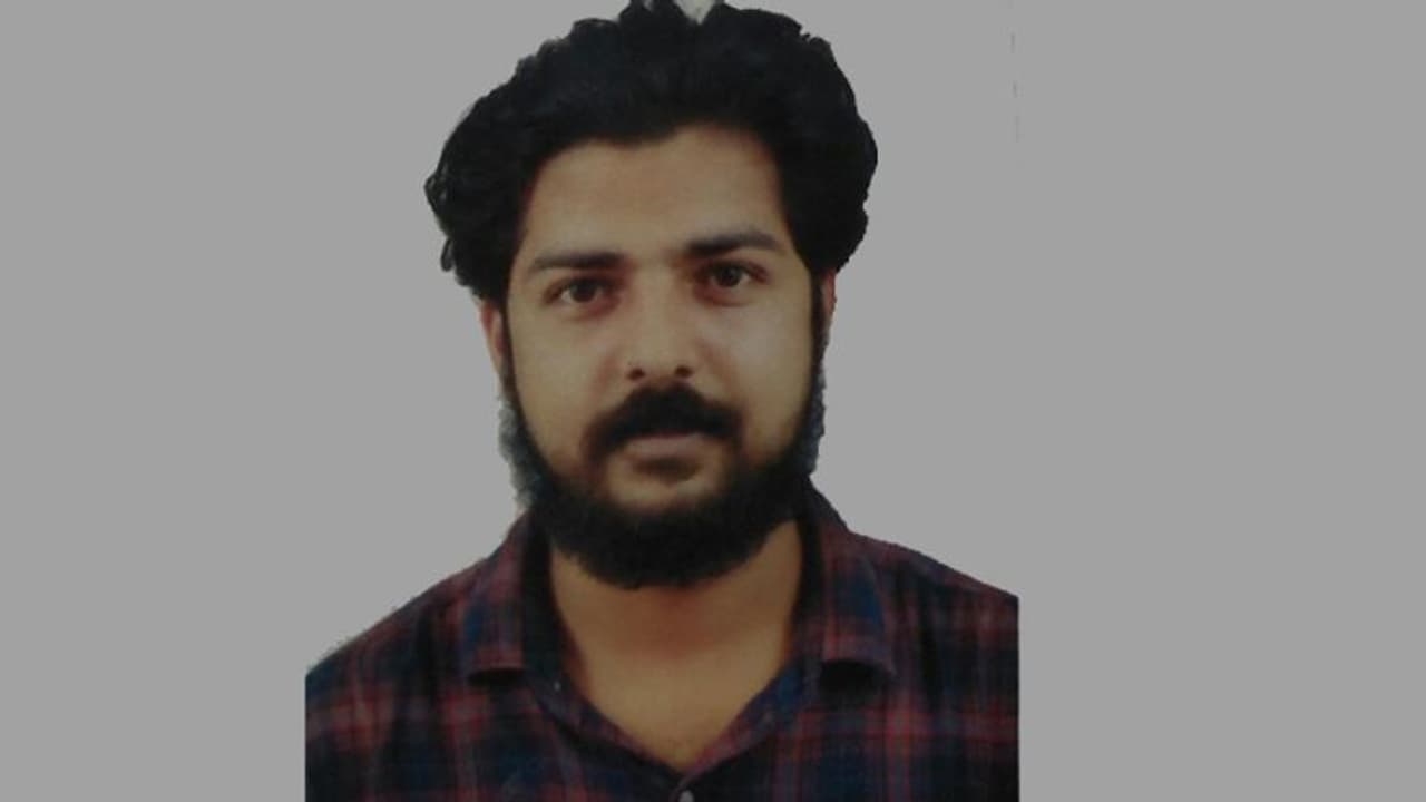 ബൈക്കില്‍ ടിപ്പര്‍ ലോറി ഇടിച്ച് യുവ ഡോക്ടര്‍ മരിച്ചു