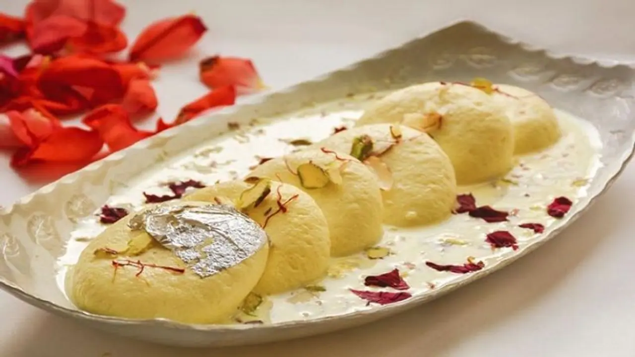 বিজয়া দশমীতে মুখ মিষ্টি হোক দোকানের মত রসালো বাড়ির তৈরি রসমালাই দিয়ে বিজয়া দশমীতে মুখ মিষ্টি হোক দোকানের মত রসালো বাড়ির তৈরি রসমালাই দিয়ে