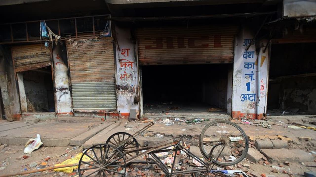 দিল্লির হিংসায় আর্থিক সাহায্য হাফিজ সইদের, তেমনই বলছে সূত্র দিল্লির হিংসায় আর্থিক সাহায্য হাফিজ সইদের, তেমনই বলছে সূত্র