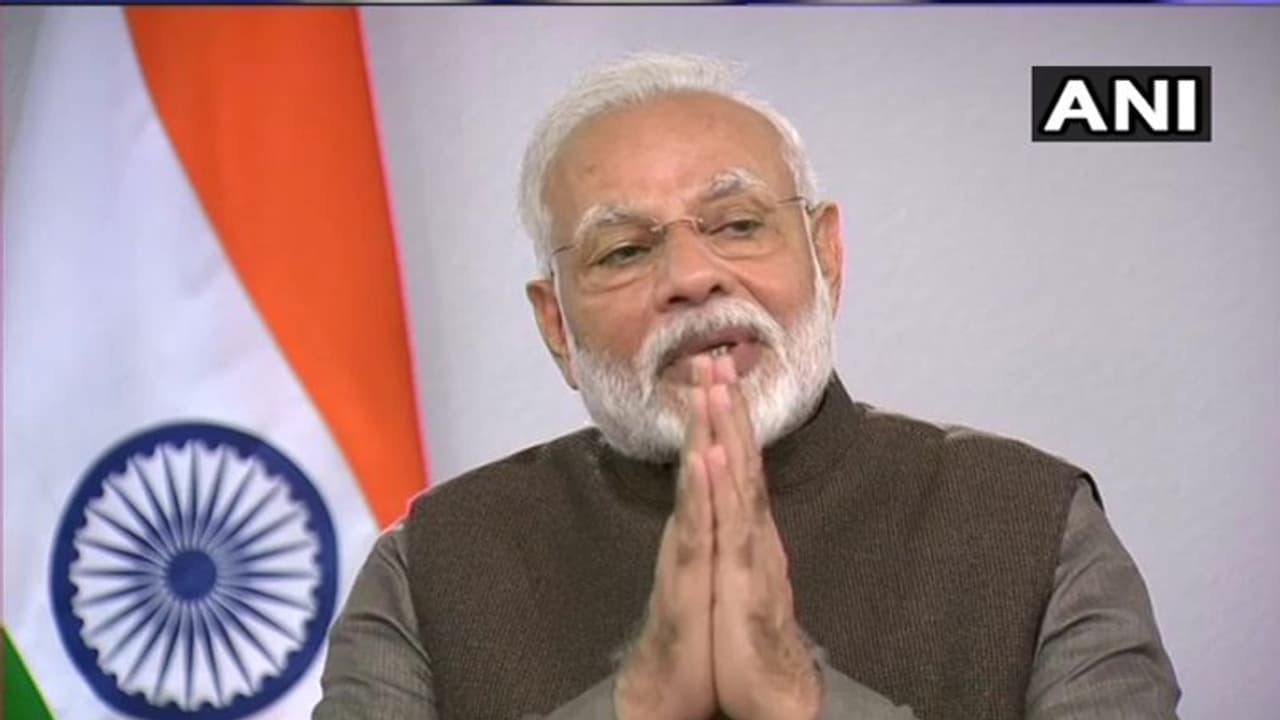पीएम मोदी बोले कोरोना के डर से पूरी दुनिया नमस्ते की आदत डाल रही, इसे दोबारा अपनाने का सही वक्त पीएम मोदी बोले कोरोना के डर से पूरी दुनिया नमस्ते की आदत डाल रही, इसे दोबारा अपनाने का सही वक्त