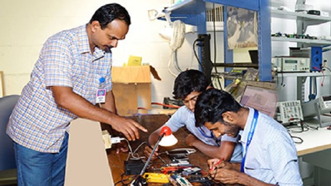 స్వయం ఉపాధి కోర్సుల్లో శిక్షణ...వెంటనే దరఖాస్తు చేసుకోండీ...