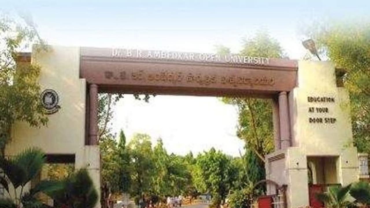 ఏప్రిల్ 29 నుంచి ఓపెన్ యూనివర్సిటీ డిగ్రీ పరీక్షలు ఏప్రిల్ 29 నుంచి ఓపెన్ యూనివర్సిటీ డిగ్రీ పరీక్షలు