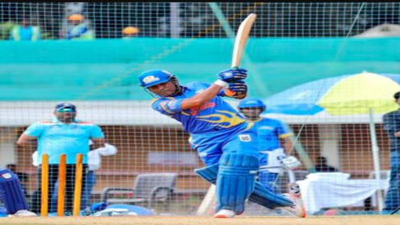 ফের ব্যাট হাতে ২২ গজে সচিন লারা, নস্টালজিয়ায় ভাসতে আপনারা তৈরি তো ফের ব্যাট হাতে ২২ গজে সচিন লারা, নস্টালজিয়ায় ভাসতে আপনারা তৈরি তো