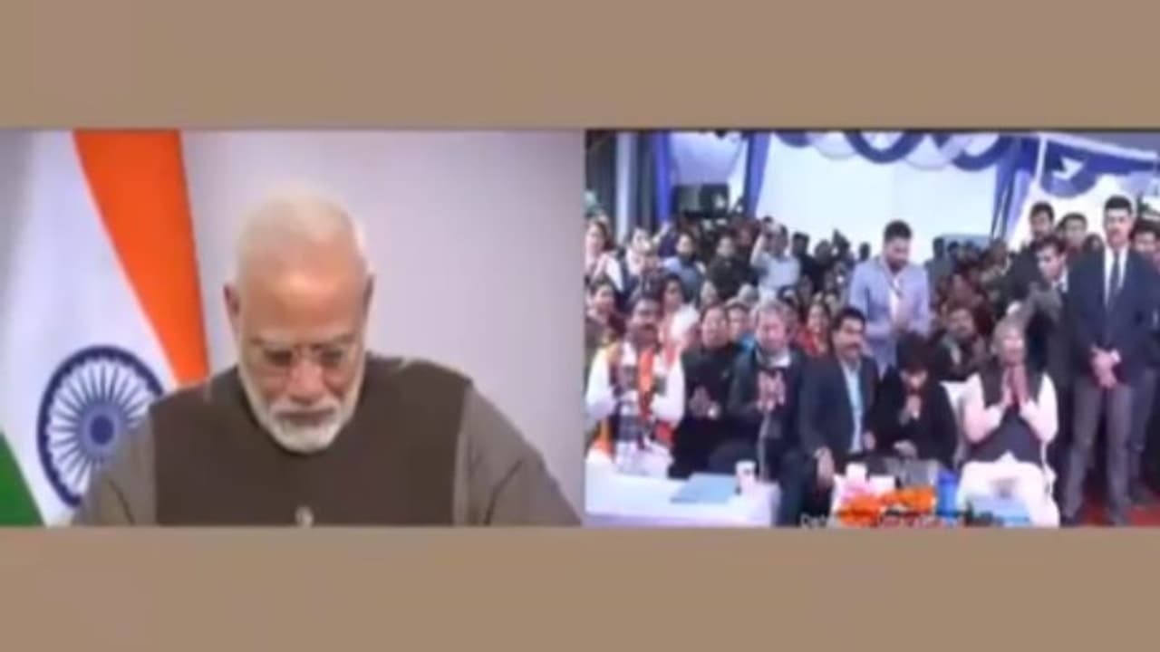 ചികിത്സയിലൂടെ ജീവിതം തിരിച്ചുകിട്ടി; ജന് ഔഷധി പരിപാടിക്കിടെ വികാരാധീനയായി യുവതി ചികിത്സയിലൂടെ ജീവിതം തിരിച്ചുകിട്ടി; ജന് ഔഷധി പരിപാടിക്കിടെ വികാരാധീനയായി യുവതി