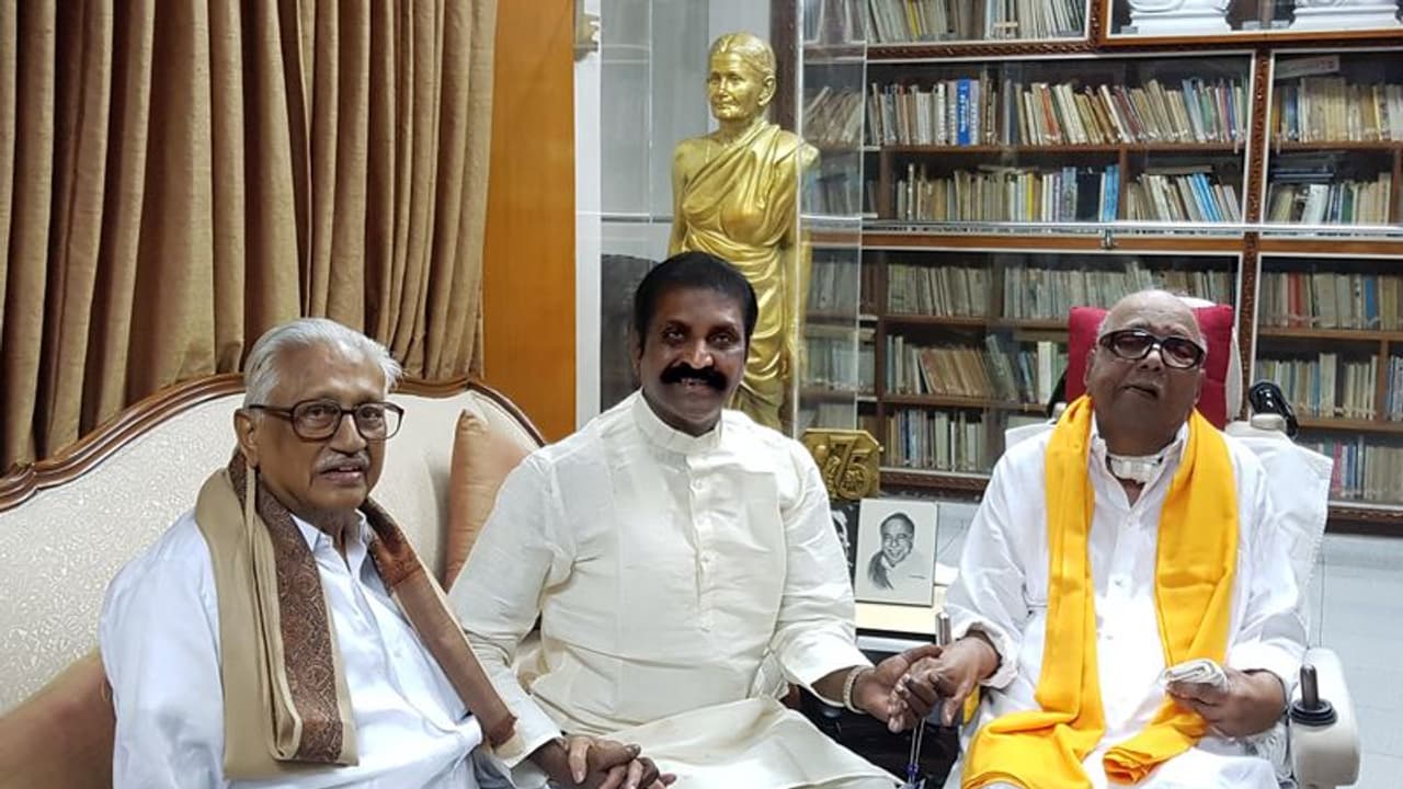 இனி எப்போது கேட்போம் அந்த இனமானத் தமிழை..? அன்பழகன் மரணத்தில் கலங்கிய வைரமுத்து..! இனி எப்போது கேட்போம் அந்த இனமானத் தமிழை..? அன்பழகன் மரணத்தில் கலங்கிய வைரமுத்து..!