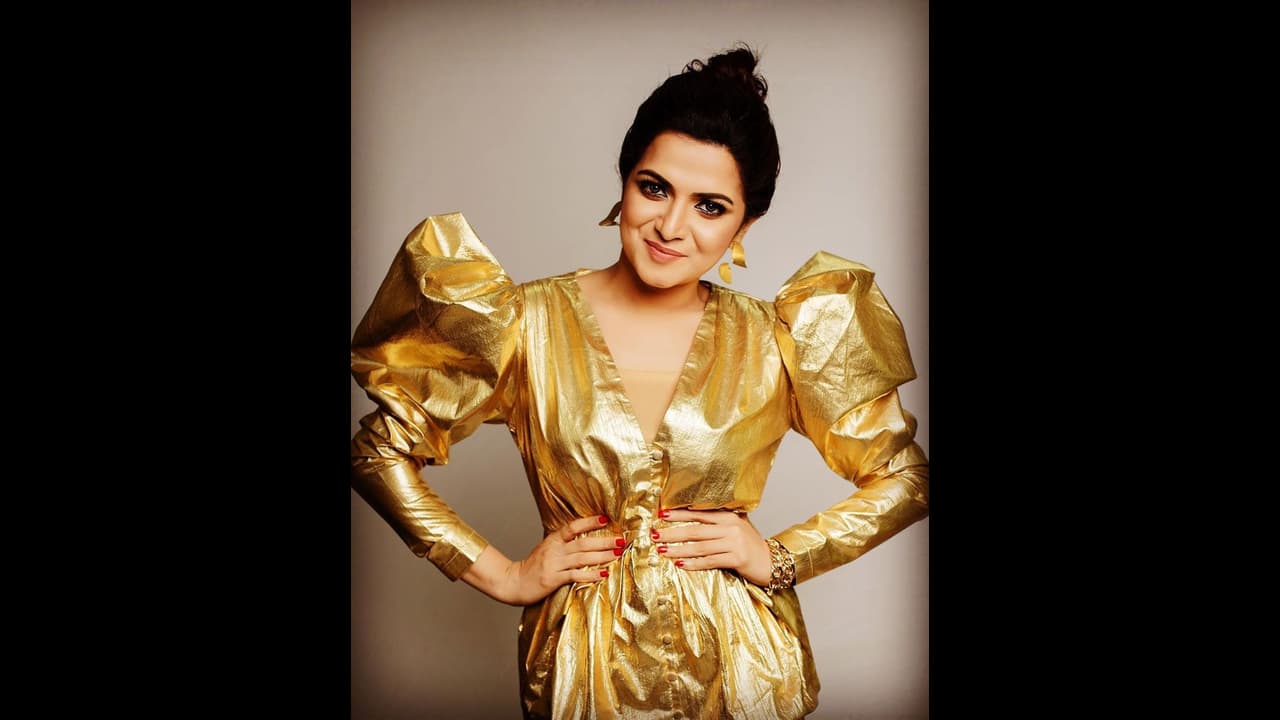 பிரபல தொகுப்பாளினி டி.டி.யின் லாக்டவுன் டான்ஸ்... பிரபல மலையாள பாடலுக்கு வசீகரிக்கும் வைரல் வீடியோ...! பிரபல தொகுப்பாளினி டி.டி.யின் லாக்டவுன் டான்ஸ்... பிரபல மலையாள பாடலுக்கு வசீகரிக்கும் வைரல் வீடியோ...!