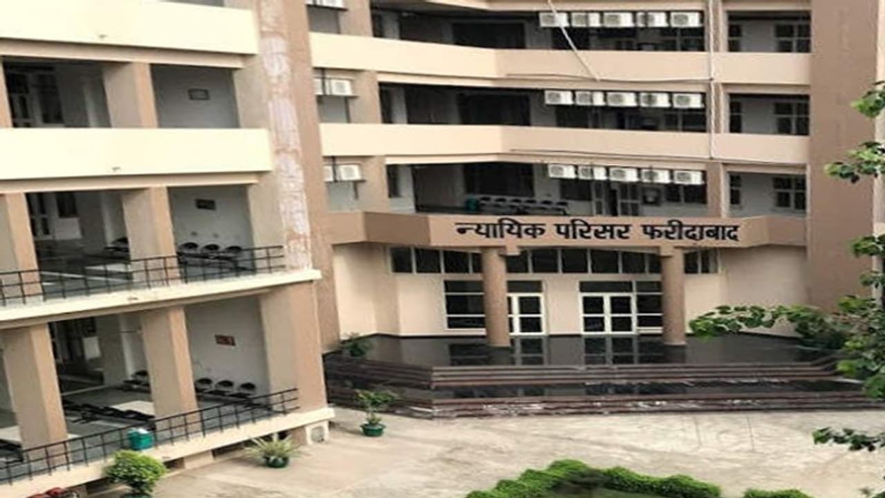 गोलीकांड मामले में चार वकील दोषी करार, दोषियों में बार एसोसिएशन का पूर्व अध्यक्ष भी शामिल गोलीकांड मामले में चार वकील दोषी करार, दोषियों में बार एसोसिएशन का पूर्व अध्यक्ष भी शामिल