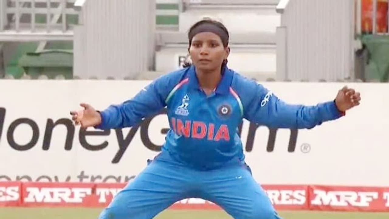 WPL Auction: ಕರ್ನಾಟಕದ ನಾಲ್ವರು ಆಟಗಾರ್ತಿಯರು ಹರಾಜು..! ಆರ್‌ಸಿಬಿ ತೆಕ್ಕೆಗೆ ಇಬ್ಬರು ಕನ್ನಡತಿಯರು