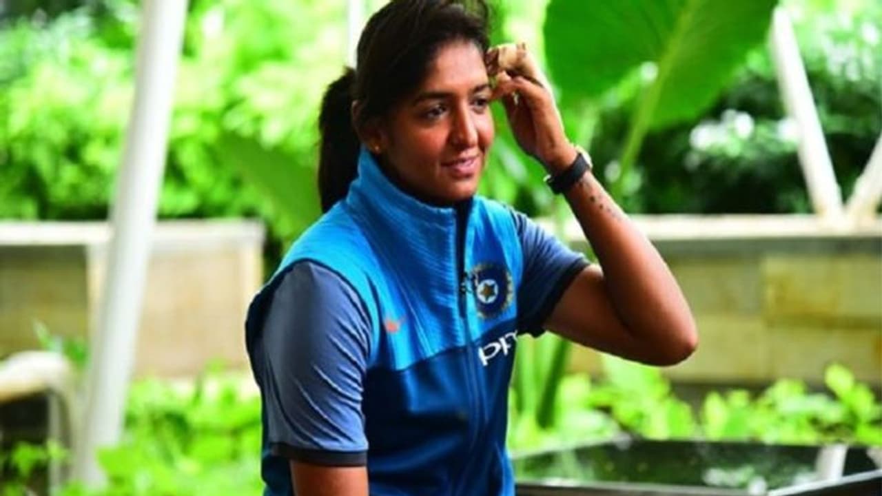 ಕೊರೋನಾ ಜಾಗೃತಿಗೆ ಮಾಸ್ಕ್ ಹೊಲಿದ ಹರ್ಮನ್ಪ್ರೀತ್ ಕೌರ್ ಕೊರೋನಾ ಜಾಗೃತಿಗೆ ಮಾಸ್ಕ್ ಹೊಲಿದ ಹರ್ಮನ್ಪ್ರೀತ್ ಕೌರ್