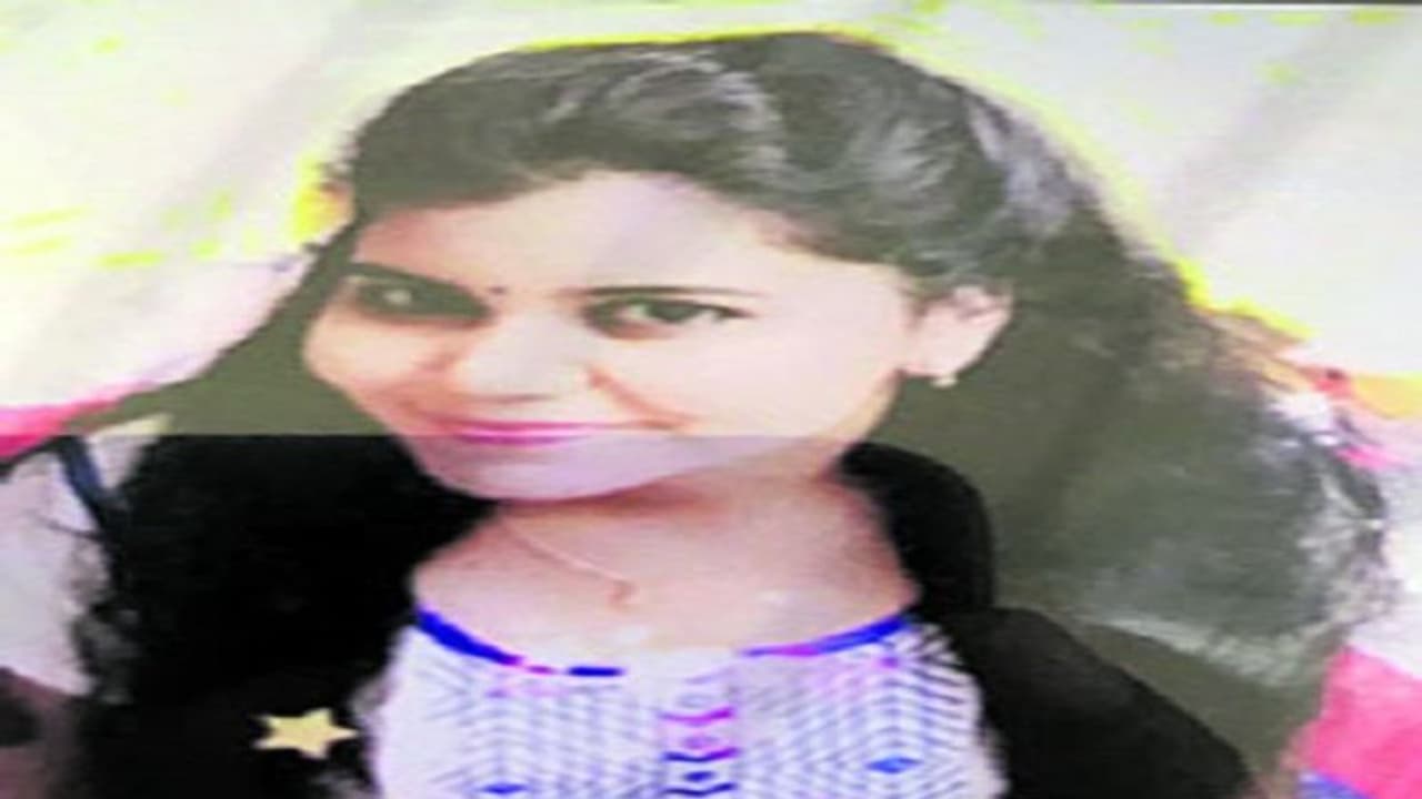 నాకు ఆ పెళ్లి వద్దు: ఉరేసుకుని లేడీ ఫిజియోథెరపిస్ట్ ఆత్మహత్య నాకు ఆ పెళ్లి వద్దు: ఉరేసుకుని లేడీ ఫిజియోథెరపిస్ట్ ఆత్మహత్య