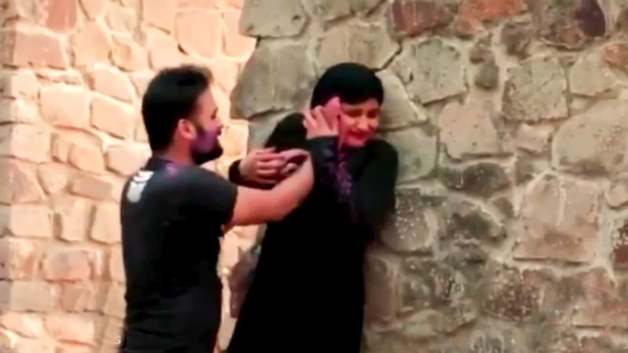 দোল এ খোলাখুলি মুসলিম মহিলাদের হেনস্থার আহ্বান, কুরুচিকর পোস্টে ভরেছে নেটদুনিয়া দোল এ খোলাখুলি মুসলিম মহিলাদের হেনস্থার আহ্বান, কুরুচিকর পোস্টে ভরেছে নেটদুনিয়া