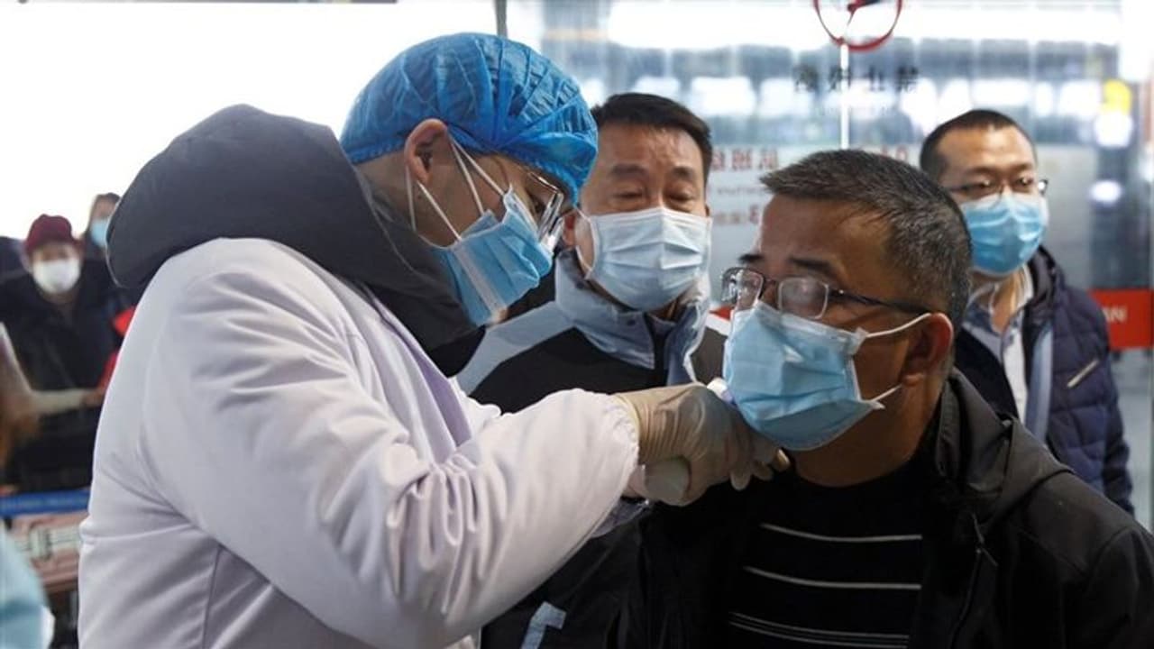 ফের কেরলে করোনার হানা, আক্রান্ত একই পরিবারের পাঁচ সদস্য, ভারতে সংখ্যা পৌঁছল ৩৯ এ ফের কেরলে করোনার হানা, আক্রান্ত একই পরিবারের পাঁচ সদস্য, ভারতে সংখ্যা পৌঁছল ৩৯ এ