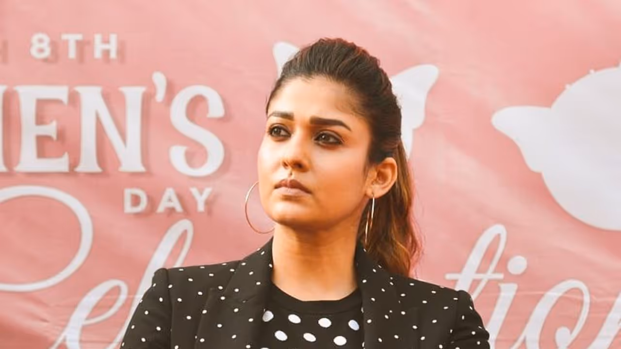 என்ன கண்றாவி டிரெஸ்டா இது..? மகளிர் தினத்தில் கேவலமாக போஸ் கொடுத்த நயன்தாரா..! என்ன கண்றாவி டிரெஸ்டா இது..? மகளிர் தினத்தில் கேவலமாக போஸ் கொடுத்த நயன்தாரா..!