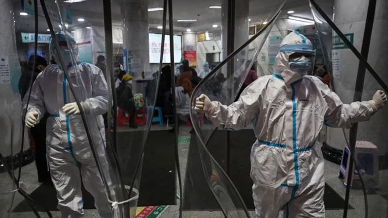 कोरोना वायरस : मुम्बई में दो मामलों की पुष्टि, सभी यात्रियों की एयरपोर्ट पर की जा रही जांच कोरोना वायरस : मुम्बई में दो मामलों की पुष्टि, सभी यात्रियों की एयरपोर्ट पर की जा रही जांच