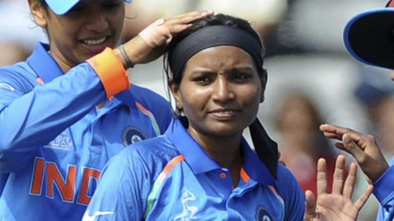 సూపర్ మార్కెట్ సిబ్బందితో గొడవపడ్డ క్రికెటర్ రాజేశ్వరి గైక్వాడ్... సీసీటీవీ ఫుటేజ్ వీడియో వైరల్... సూపర్ మార్కెట్ సిబ్బందితో గొడవపడ్డ క్రికెటర్ రాజేశ్వరి గైక్వాడ్... సీసీటీవీ ఫుటేజ్ వీడియో వైరల్...