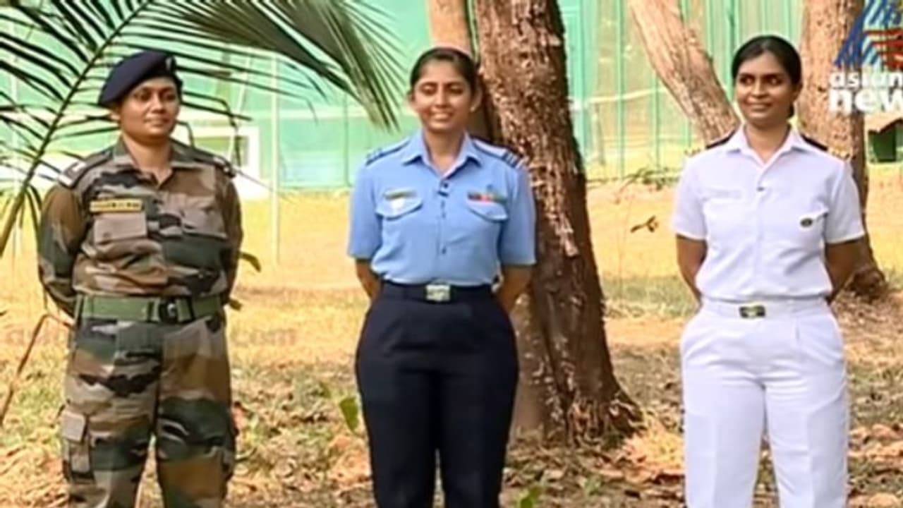 സ്വപ്നങ്ങളുടെ ആകാശത്തേയ്ക്ക് പറക്കൂ; ഇവര് ഇന്ത്യന് സൈന്യത്തിലെ പെണ്പുലികള് സ്വപ്നങ്ങളുടെ ആകാശത്തേയ്ക്ക് പറക്കൂ; ഇവര് ഇന്ത്യന് സൈന്യത്തിലെ പെണ്പുലികള്
