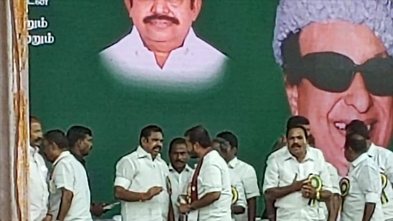 குடியுரிமை சட்டத்தில் மக்கள் மனநிலையை நிறைவேற்றுங்க..! விழா மேடையில் முதல்வரை அதிரவைத்த எம்.எல்.ஏ..!