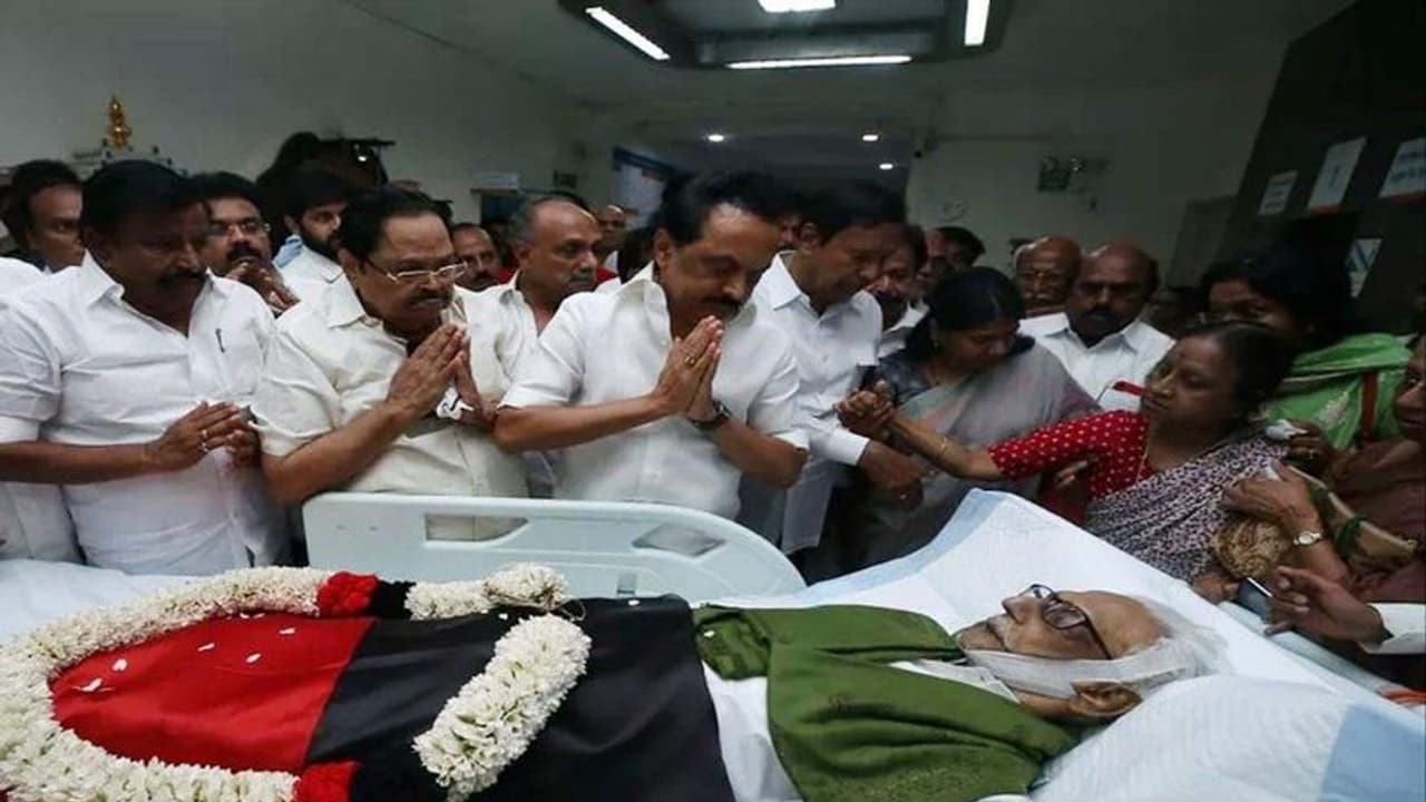 போய் வாருங்கள் பெரியப்பா..! அன்பழகனுக்கு பிரியாவிடை கொடுத்து உடன்பிறப்புகளிடம் உருகிய ஸ்டாலின்..! போய் வாருங்கள் பெரியப்பா..! அன்பழகனுக்கு பிரியாவிடை கொடுத்து உடன்பிறப்புகளிடம் உருகிய ஸ்டாலின்..!