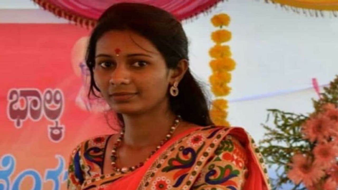 ಮಹಿಳಾ ದಿನಾಚರಣೆಯೆಂದೇ ಡೆತ್ ನೋಟ್ ಬರೆದಿಟ್ಟು ಪ್ರಾಧ್ಯಾಪಕಿ ಆತ್ಮಹತ್ಯೆ: ಕಾರಣ ? ಮಹಿಳಾ ದಿನಾಚರಣೆಯೆಂದೇ ಡೆತ್ ನೋಟ್ ಬರೆದಿಟ್ಟು ಪ್ರಾಧ್ಯಾಪಕಿ ಆತ್ಮಹತ್ಯೆ: ಕಾರಣ ?