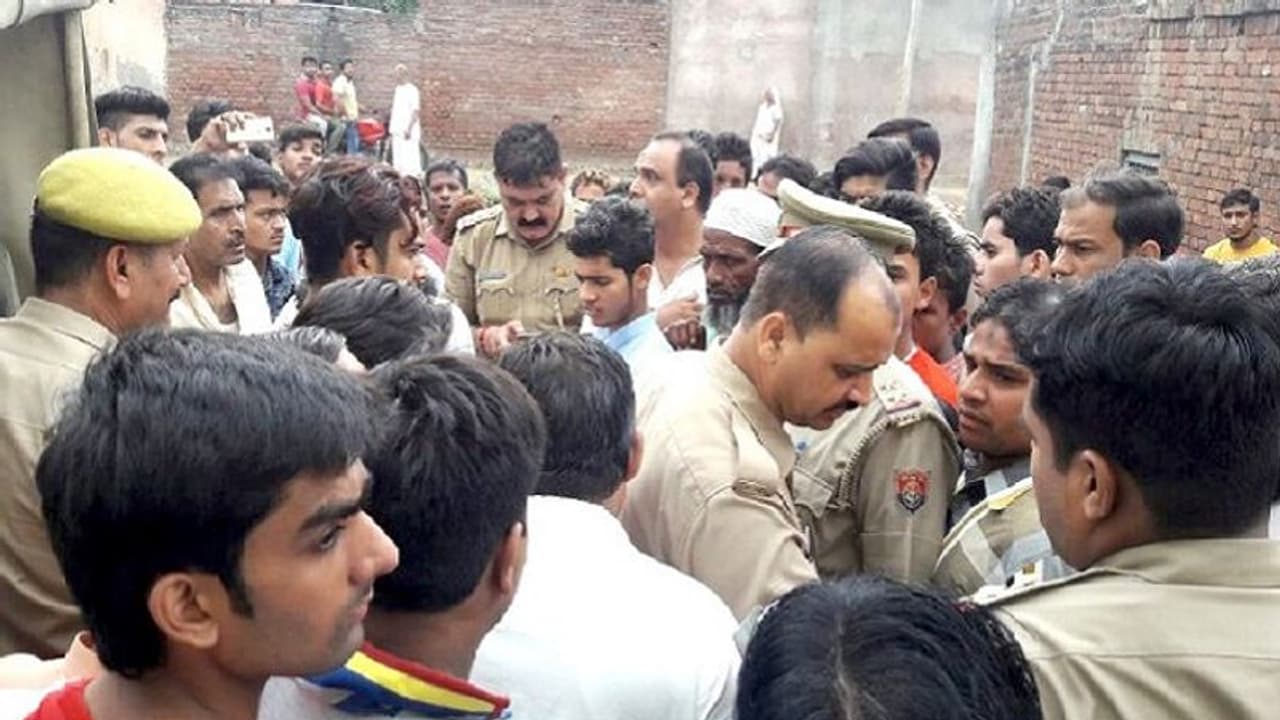 गंदी आदत सीख ली थी बेटी, मना करने पर उठाया ये कदम, बेटे की तरह पाल रहा था पिता गंदी आदत सीख ली थी बेटी, मना करने पर उठाया ये कदम, बेटे की तरह पाल रहा था पिता