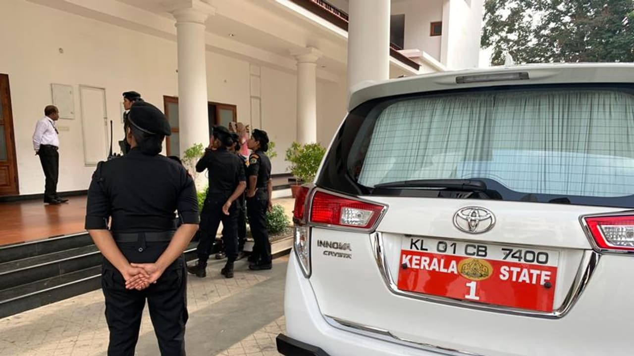 ലക്ഷങ്ങൾ ചെലവിട്ട് മുഖ്യമന്ത്രിയുടെ വാഹന വ്യൂഹം പുതുക്കുന്നു; 63 ലക്ഷം ചെലവിട്ട് നാല് ആഡംബര കാറുകൾ വാങ്ങും ലക്ഷങ്ങൾ ചെലവിട്ട് മുഖ്യമന്ത്രിയുടെ വാഹന വ്യൂഹം പുതുക്കുന്നു; 63 ലക്ഷം ചെലവിട്ട് നാല് ആഡംബര കാറുകൾ വാങ്ങും