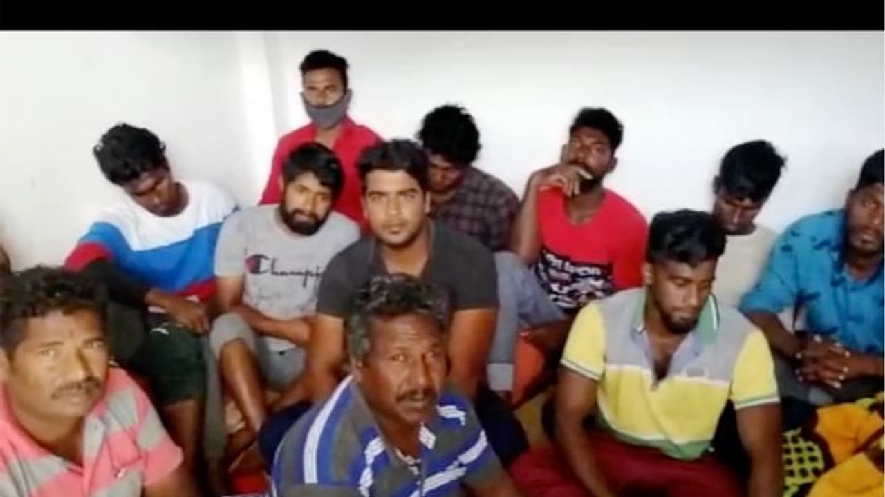 വി മുരളീധരന്റെ വാദം പൊളിഞ്ഞു; ഇറാനില് കുടുങ്ങിയ ഇന്ത്യക്കാരെ എംബസി തിരിഞ്ഞുനോക്കിയില്ലെന്ന് പരാതി വി മുരളീധരന്റെ വാദം പൊളിഞ്ഞു; ഇറാനില് കുടുങ്ങിയ ഇന്ത്യക്കാരെ എംബസി തിരിഞ്ഞുനോക്കിയില്ലെന്ന് പരാതി