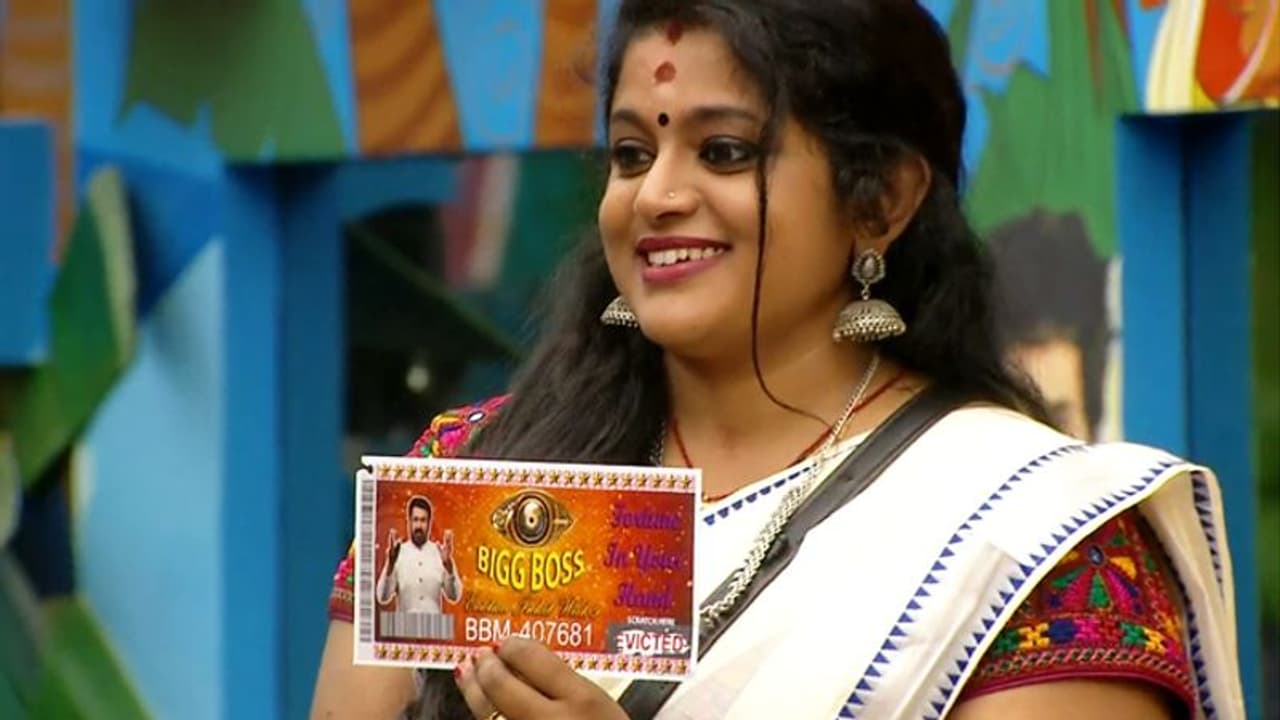 ബിഗ് ബോസില് നിന്ന് വീണ പടിയിറങ്ങുമ്പോള്; ശക്തയായ മത്സരാര്ഥിക്ക് പിഴച്ചതെവിടെ? ബിഗ് ബോസില് നിന്ന് വീണ പടിയിറങ്ങുമ്പോള്; ശക്തയായ മത്സരാര്ഥിക്ക് പിഴച്ചതെവിടെ?