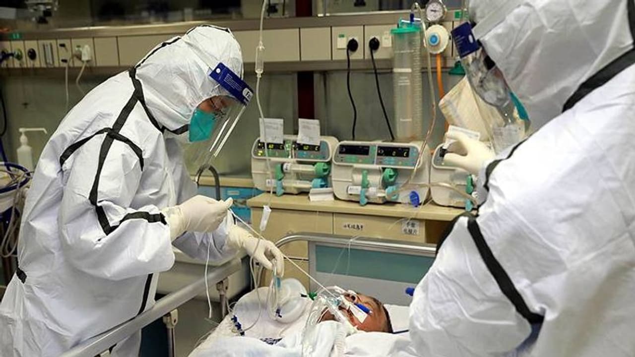 கொரோனாவில் இருந்து உயிர் தப்பிய 104 வயது மூதாட்டி...!! ஆச்சரியத்தில் திளைக்கும் சீன மருத்துவர்கள்..!!