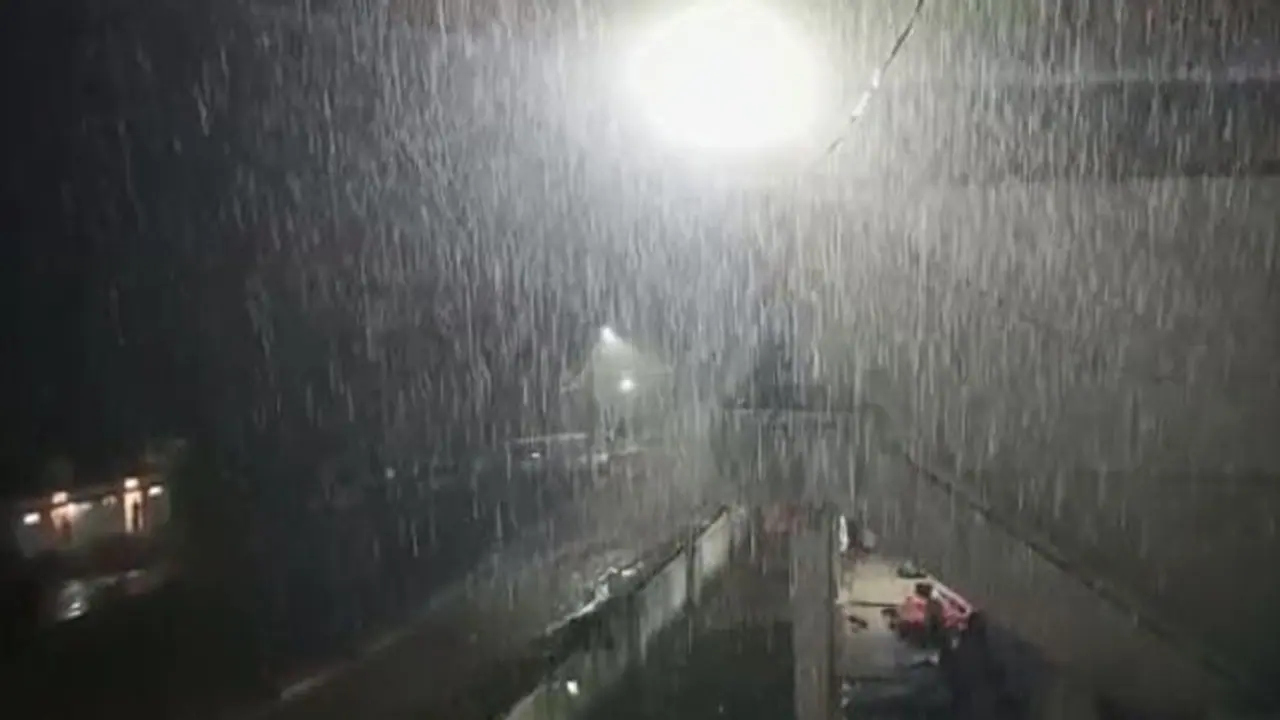 ಮಾತೇ ಮಾಣಿಕೇಶ್ವರಿ ಲಿಂಗೈಕ್ಯ : ಸನ್ನಿಧಿಯಲ್ಲಿ ಭಾರೀ ಮಳೆ ಮಾತೇ ಮಾಣಿಕೇಶ್ವರಿ ಲಿಂಗೈಕ್ಯ : ಸನ್ನಿಧಿಯಲ್ಲಿ ಭಾರೀ ಮಳೆ