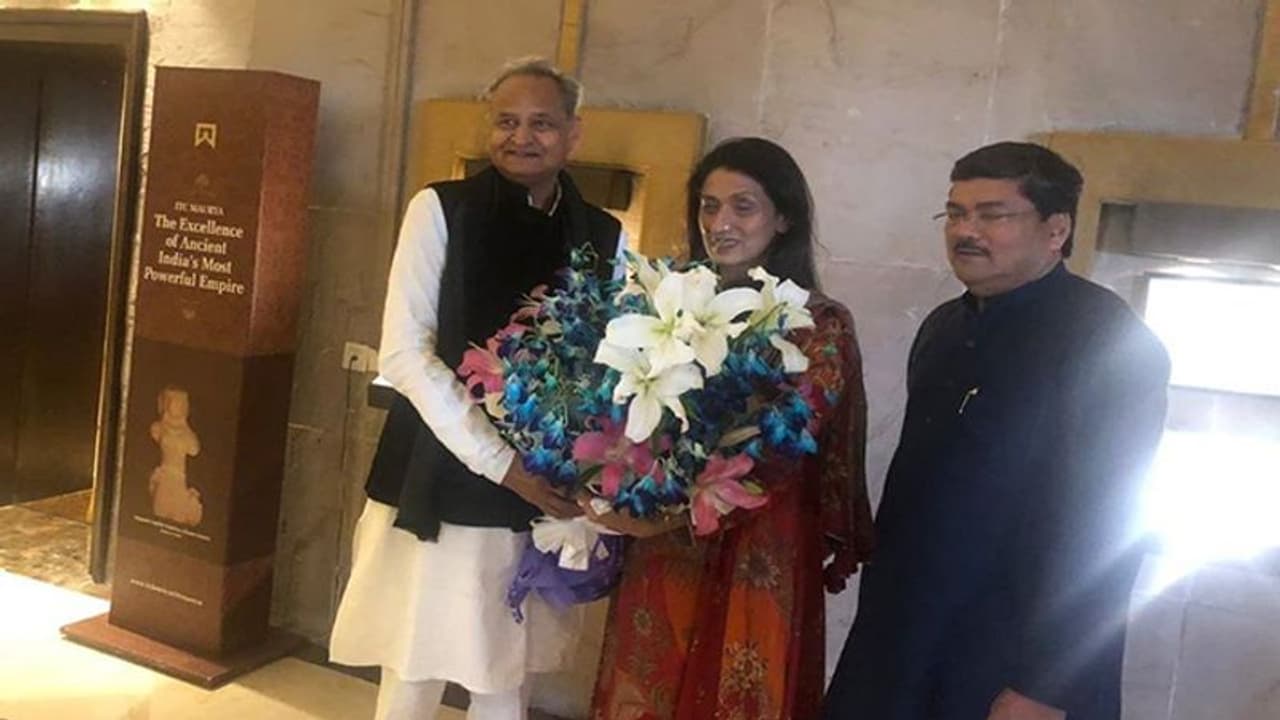 60 साल के उम्र में दूल्हा बने कांग्रेस नेता मुकुल वासनिक, रविना संग शुरू की जिंदगी की नई पारी