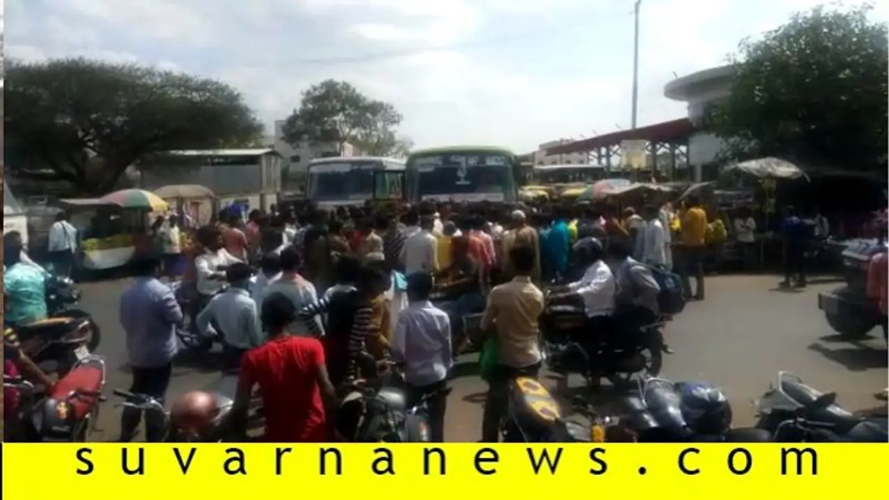 ಟ್ರಾಫಿಕ್ ವಿಚಾರಕ್ಕೆ ನಡು ರೋಡಲ್ಲೇ ಖಾಕಿ ಖಾಕಿ ಫೈಟ್