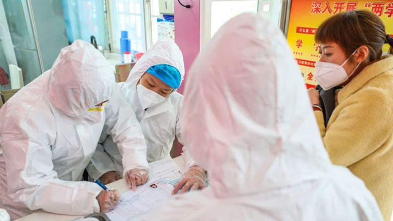 కరోనాకు మద్యం మందు: ఇరాన్ లో 27 మంది మృతి కరోనాకు మద్యం మందు: ఇరాన్ లో 27 మంది మృతి