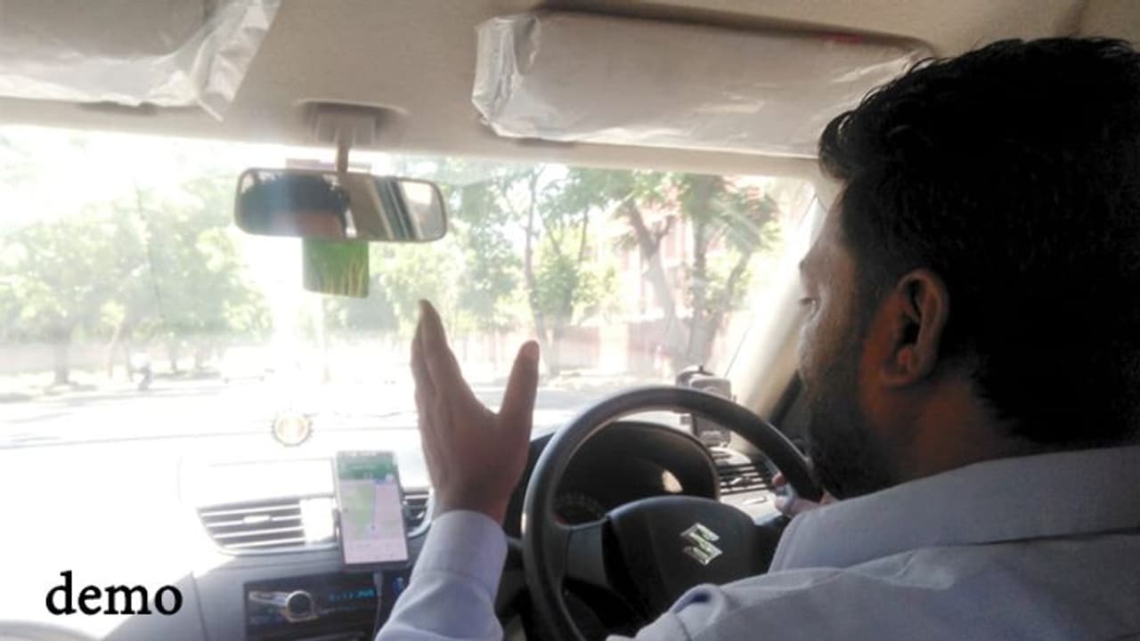 Bengaluru Crime: ಸಿನಿಮಾ ಸ್ಟೈಲಲ್ಲಿ ಜೀವ ಉಳಿಸಿದ ಡ್ರೈವರ್..! Bengaluru Crime: ಸಿನಿಮಾ ಸ್ಟೈಲಲ್ಲಿ ಜೀವ ಉಳಿಸಿದ ಡ್ರೈವರ್..!