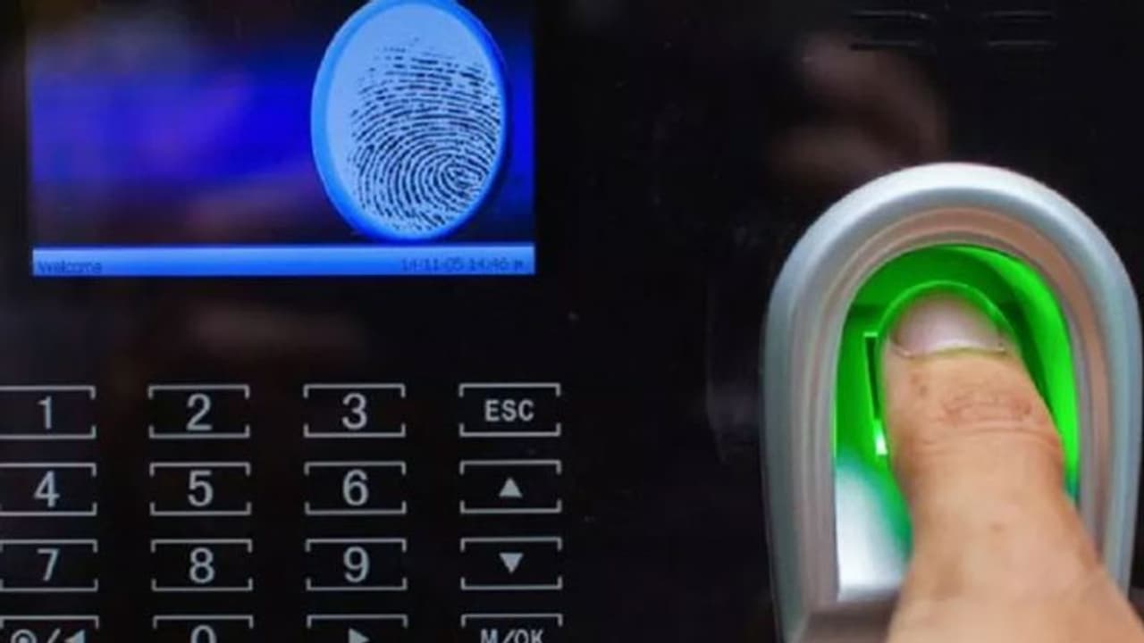 விரைவில் ரேசன் கடைகளில் பயோ மெட்ரிக் சிஸ்டம்.! அலறும் ரேசன் கடை ஊழியர்கள் மற்றும் அதிகாரிகள்.!