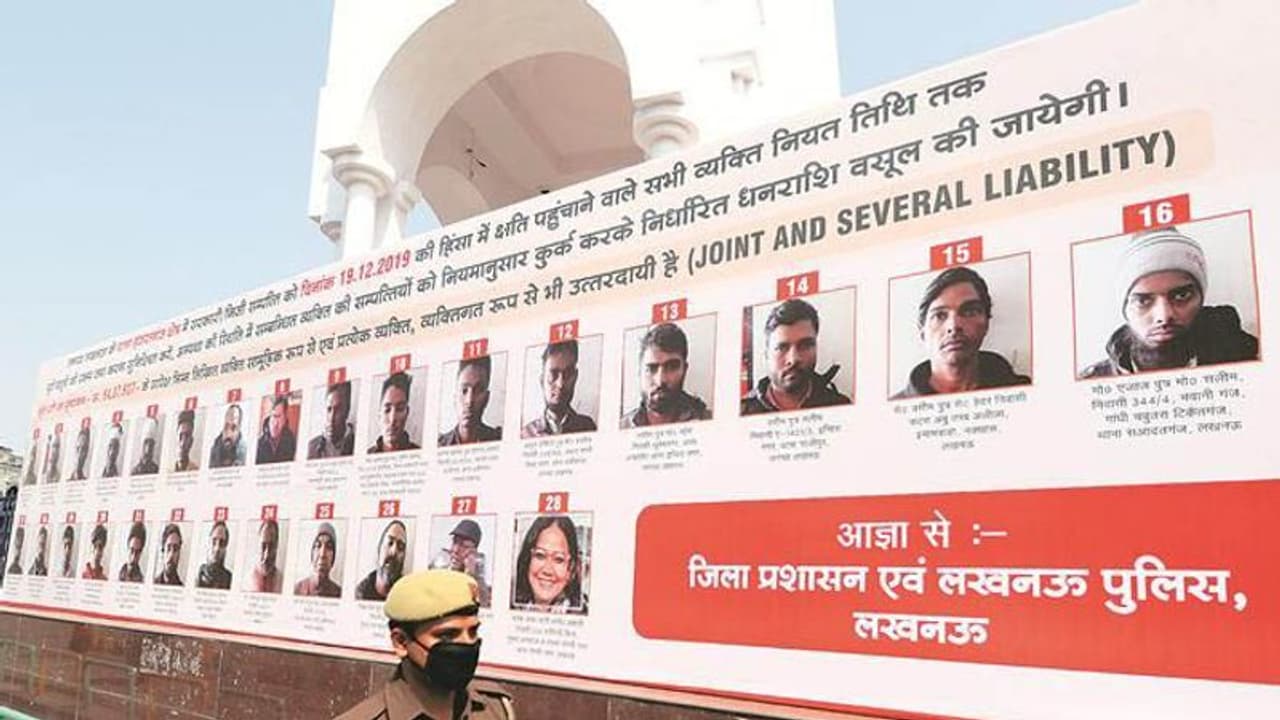 इलाहाबाद हाईकोर्ट ने दिया दंगाइयों की होर्डिंग हटाने का आदेश, 16 मार्च तक मांगी रिपोर्ट इलाहाबाद हाईकोर्ट ने दिया दंगाइयों की होर्डिंग हटाने का आदेश, 16 मार्च तक मांगी रिपोर्ट