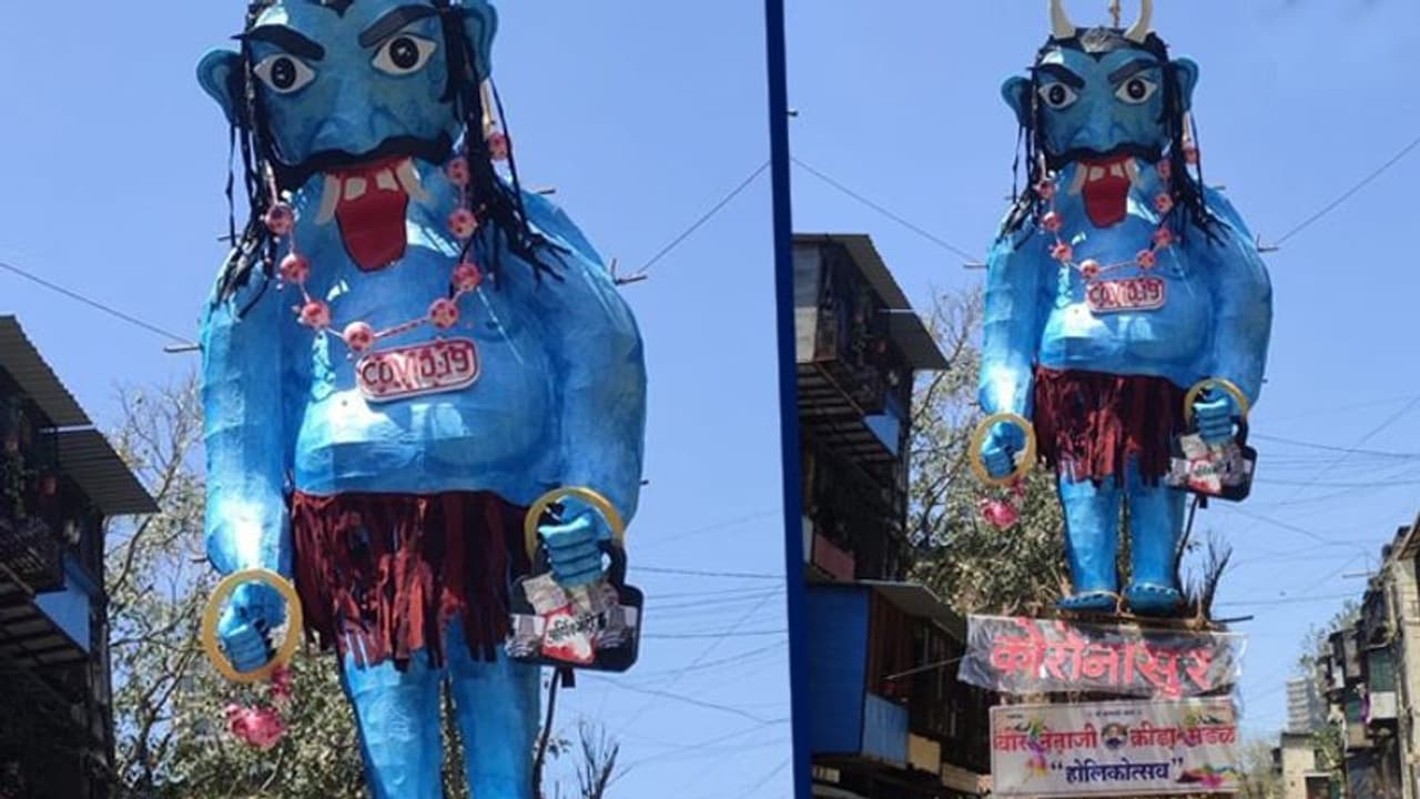 এবার হাতে স্যুটকেস নিয়ে রঙের উৎসবে হাজির 'করোনাসুর', হোলিকা দহনে পুড়ল কুশপুতুল এবার হাতে স্যুটকেস নিয়ে রঙের উৎসবে হাজির 'করোনাসুর', হোলিকা দহনে পুড়ল কুশপুতুল