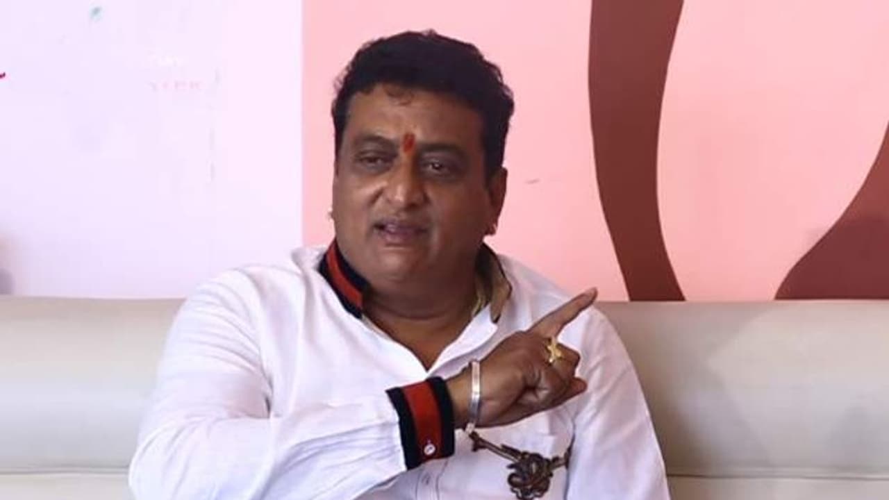 భరించలేకపోతున్న కమెడియన్ పృథ్వి.. సైబర్ క్రైంలో కేసు నమోదు భరించలేకపోతున్న కమెడియన్ పృథ్వి.. సైబర్ క్రైంలో కేసు నమోదు