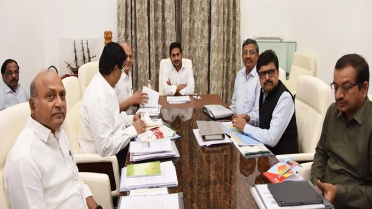 ఉదయం 6 నుంచి 9 వరకే అనుమతి: కఠినచర్యలకు సిద్ధమైన ఏపీ ఉదయం 6 నుంచి 9 వరకే అనుమతి: కఠినచర్యలకు సిద్ధమైన ఏపీ