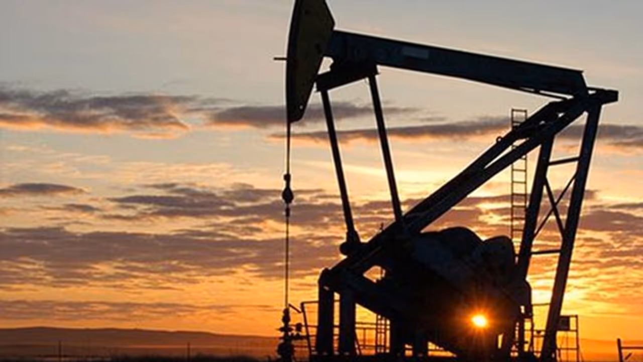 എണ്ണ വില ചരിത്രത്തില് ഏറ്റവും വലിയ തകര്ച്ചയില്; അമേരിക്കന് വിപണിയില് ബാരല് വില പൂജ്യത്തിനും താഴെ എണ്ണ വില ചരിത്രത്തില് ഏറ്റവും വലിയ തകര്ച്ചയില്; അമേരിക്കന് വിപണിയില് ബാരല് വില പൂജ്യത്തിനും താഴെ