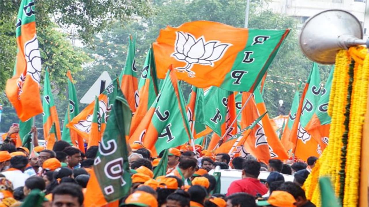 ಕೊಪ್ಪಳ ನಗರಸಭೆಯಲ್ಲಿ ಹೈಡ್ರಾಮಾ: ರಾತ್ರೋರಾತ್ರಿ ಬಿಜೆಪಿ ಸೇರಿದ ಪಕ್ಷೇತರ ಸದಸ್ಯ ಕೊಪ್ಪಳ ನಗರಸಭೆಯಲ್ಲಿ ಹೈಡ್ರಾಮಾ: ರಾತ್ರೋರಾತ್ರಿ ಬಿಜೆಪಿ ಸೇರಿದ ಪಕ್ಷೇತರ ಸದಸ್ಯ