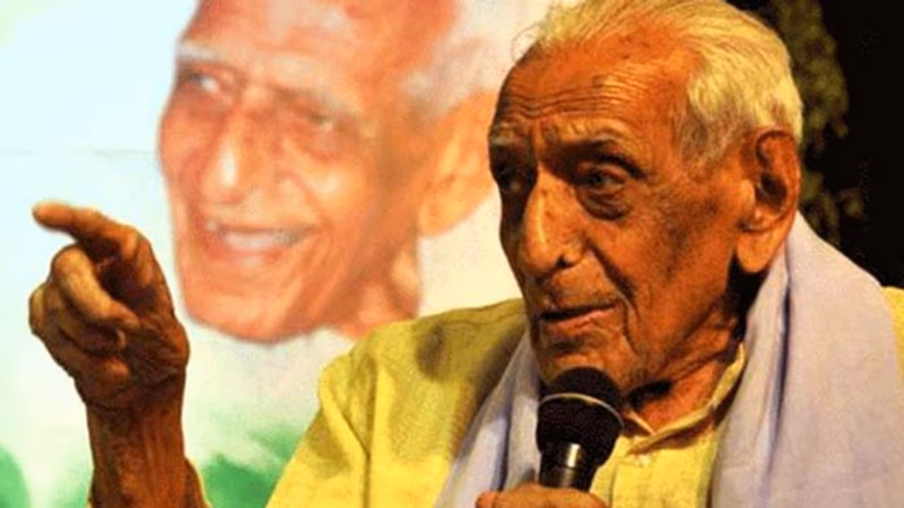 Freedom fighter Doreswamy presents his biodata after BJP called him Pakistan agent