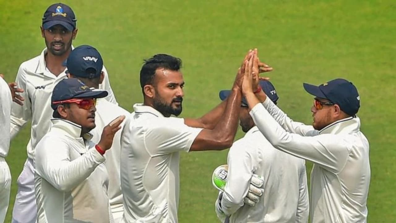 രഞ്ജി ട്രോഫി ഫൈനല്: ബംഗാളിനെതിരെ സൗരാഷ്ട്ര ഭേദപ്പെട്ട നിലയില് രഞ്ജി ട്രോഫി ഫൈനല്: ബംഗാളിനെതിരെ സൗരാഷ്ട്ര ഭേദപ്പെട്ട നിലയില്