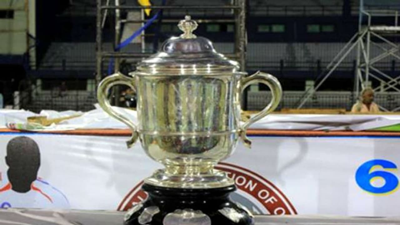 കൊവിഡ് 19: സന്തോഷ് ട്രോഫി ഫൈനല് റൗണ്ട് മത്സരങ്ങള് മാറ്റി കൊവിഡ് 19: സന്തോഷ് ട്രോഫി ഫൈനല് റൗണ്ട് മത്സരങ്ങള് മാറ്റി